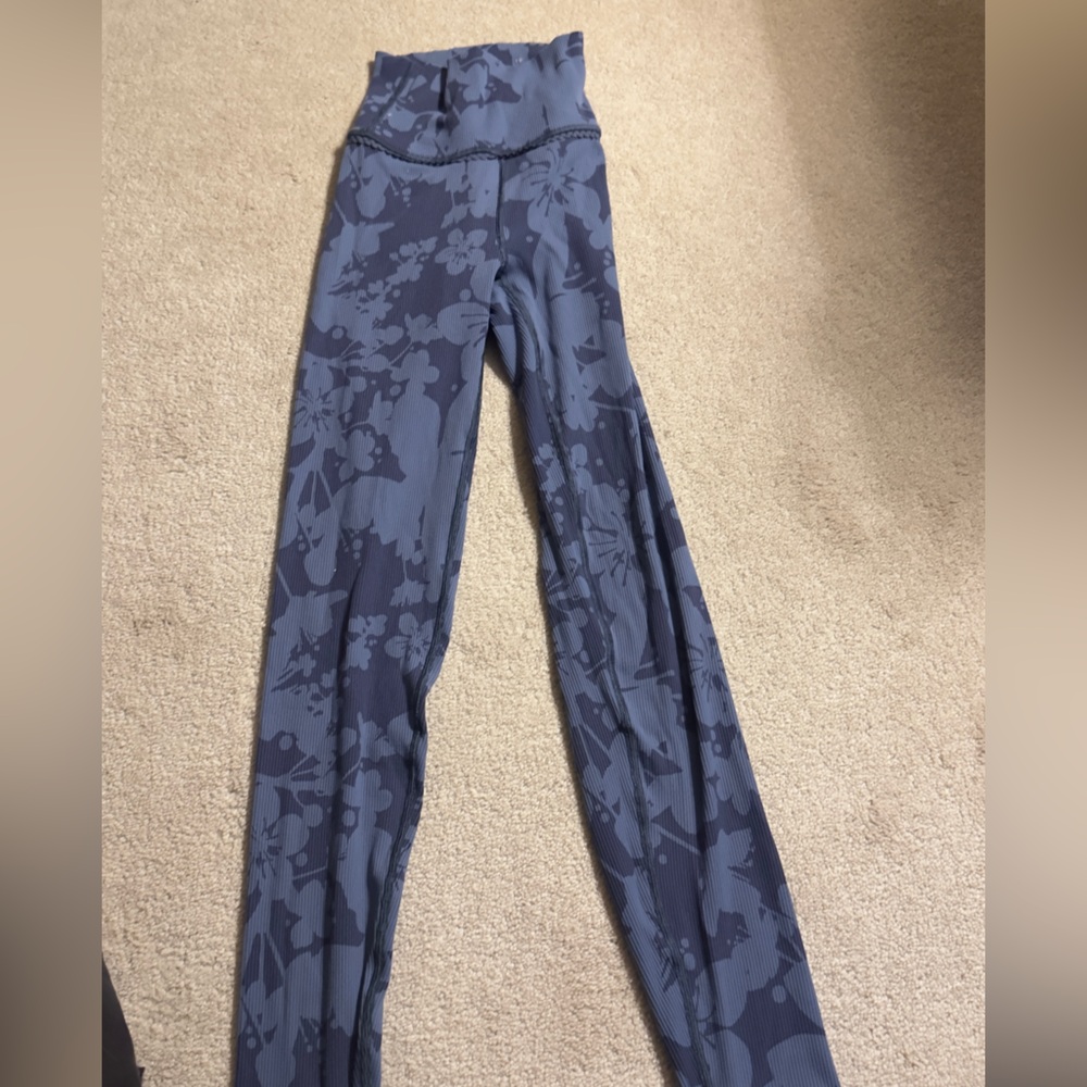 Aeries blue floral leggings
